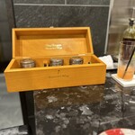 mahoroba 鉄板 - ドンペリの箱から出てきたのはカツオと青のり(笑)