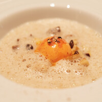 メザニーン - ランチコース 3500円 のポタージュ、半熟卵、椎茸、松茸