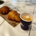 Frappe Boulangerie Urbaine - 店内やテラスで、コーヒーを飲めるのもありがたい♪