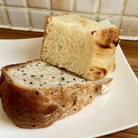 ドラード - ゴマのパンとタマネギのパン ドラード - ゴマのパンとタマネギのパン