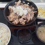 吉野家 国立府中インター店 - 鉄板牛カルビ定食