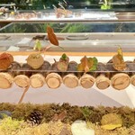 アルカナイズ - タパス〈吊り橋〉 右から 富士金華豚と落花生のリエット 紅姫あまごの燻製・歌子たまごのベアルネーズ 深海海老と本わさびのクレープロール 鯵干物とポテトのサラダ・パートスフレ 鰻と栗のクロケット・ふじやまプロシュート