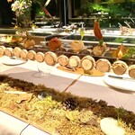 アルカナイズ - タパス〈吊り橋〉 右から 富士金華豚と落花生のリエット 紅姫あまごの燻製・歌子たまごのベアルネーズ 深海海老と本わさびのクレープロール 鯵干物とポテトのサラダ・パートスフレ 鰻と栗のクロケット・ふじやまプロシュート