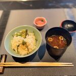 横浜 夜景 鉄板焼＆ステーキ 祥鳳 - 炊き込みご飯・赤出汁・香の物