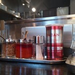 支那ソバ 小むろ - 卓上調味料