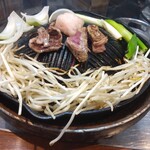 炭焼き成吉思汗 やまか - 肉はすぐに焼けます