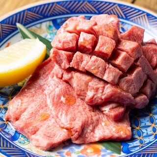旨い黒毛和牛やこだわり牛タンに熟成肉が食べ放題でこの価格！