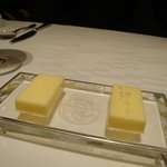 ア・ニュ ルトゥルヴェ・ヴー - バター。