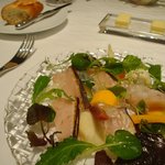 山口県萩産　鰆の炙りマリネ　季節の野菜を添えて。