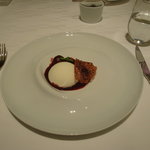 ア・ニュ ルトゥルヴェ・ヴー - クレームダンジュのパルフェ　巨峰のソース。