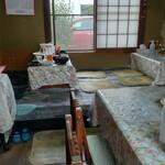 ながおかお惣菜店 - 奥が小上がり