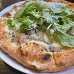 Pizzeria Alto Palazzo - サルシッチャときのことルッコラのシャンピニオンソース(\1,980)