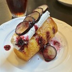Pizzeria Alto Palazzo - ナガノパープルと山形村のブルーベリーソースをかけたババ(\660)