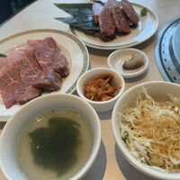 馬車道 de 焼肉 DOURAKU CORRIDA 北仲ブリック＆ホワイト店 - 