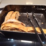 Lufthansa Senator Lounge - ミートパイかな？