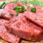 焼肉金金 - 上カルビ。焼き過ぎ厳禁。両面10秒ずつ。