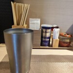 麺道 金獅子 - 卓上小物。コップが保冷コップなの嬉しい…！！