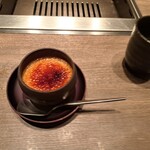 焼肉うしごろ - 温かいお茶と、南瓜のブリュレです。