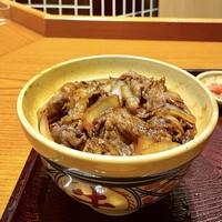 豚捨 KITTE丸の内店 - 牛丼（並）味噌汁、紅生姜付き