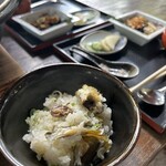 丹一 - 茶碗に持った鮎飯