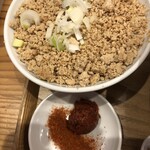 麺屋鈴春 - 鶏挽肉丼+カラカラ