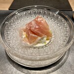 パルコ フィエラ - プロシュートとストラッチャテッラチーズ　作りたてのチーズと合わせるとさらにプロシュートが引き立ちます