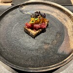 パルコ フィエラ - シルカップ村ラム肉タルタル　カンパーニュのブルスケッタ