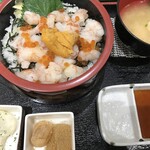 でか盛り海鮮問屋 - ウニ海老イクラ、ポテサラわらび餅