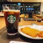 スターバックスコーヒー - アイスコーヒーとスイートポテトデニッシュ