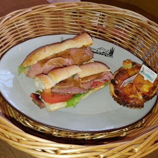 PeterRabbit EnglishGarden The Cafe_1