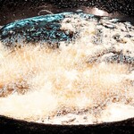 居酒屋 味平 - 天ぷらの揚がる様子