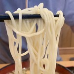 更科 - このシンプルなストレート麺がよく合っています！