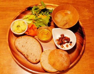 Ryokuyuu Shokudo & SPACE - Breakfast Plate (JPY 1,600)