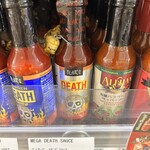 日進ワールドデリカテッセン - ホットソースが豊富