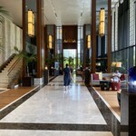 ハイアットリージェンシー - フロントエリア奥はカフェ！カフェもとってもくつろげてオススメ！です！