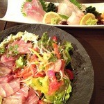 ウオサンジ - 御造り盛り合わせと海鮮サラダ