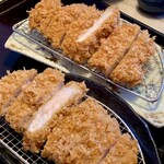 みな豚 - 山形豚(手前)と三元豚盛合せ　210g  (一人前です)