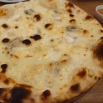 Atelier de Fromage Karuizawa Hatsuchishiniwa Ten - 四種起司披薩＋蜂蜜