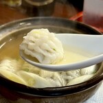 どぜう・四季料理 やぶや - 絶品お出汁をたっぷり吸った、ふわふわのハモの身。
      ｳ,ｳﾝﾏ━━━Ψ(ﾟдﾟ;)ｳ-(ﾟДﾟ;)ﾏｰ(ﾟＡﾟ;)ｨ━━━!!!!!!!