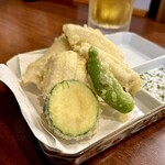 どぜう・四季料理 やぶや - 太刀魚天ぷら（¥660税込）
      サクサクッとした衣の中にふわふわの分厚い太刀魚、大将の季節の天麩羅はほんと、最高です(*´ω`*)♡