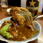 どぜう・四季料理 やぶや - ほろほろに柔らかく煮込まれた牛すね肉、塊が大きいから肉々しさもスゴい♪