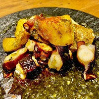 Seafood bar Ermitage 横浜鶴屋町店 - 20240915ハウスワイン白グラス638円・タコの薪焼きガリシア風1,089円