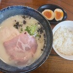 ラーメン 感動の鶏虜 - 