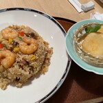263267394 - 五目炒飯1,100円 いも餅チーズ500円