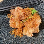 Japanese & Modern Chinese 嵐山 - 鶏もも肉の唐揚げ 香港風スパイスパン粉850円