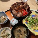 Japanese & Modern Chinese 嵐山 - 道産三元豚の炙り豚丼(サラダ･小鉢付き)1,250円