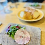 RISTORANTE＆BAR EVOLTA - 常陸野ポーク ビアシンケンとサラダ