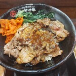 肉のヤマ牛 MINANO店 - カルビ焼肉丼（中サイズ）