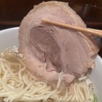 らー麺 本間 - このチャーシューが２枚入っています(^_^)