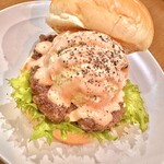 ブラックプール ハンバーガー カフェ - 三日間限定メニュー　ポテサラバーガー　※好評なら定番メニュー化予定　手作りポテサラが美味い